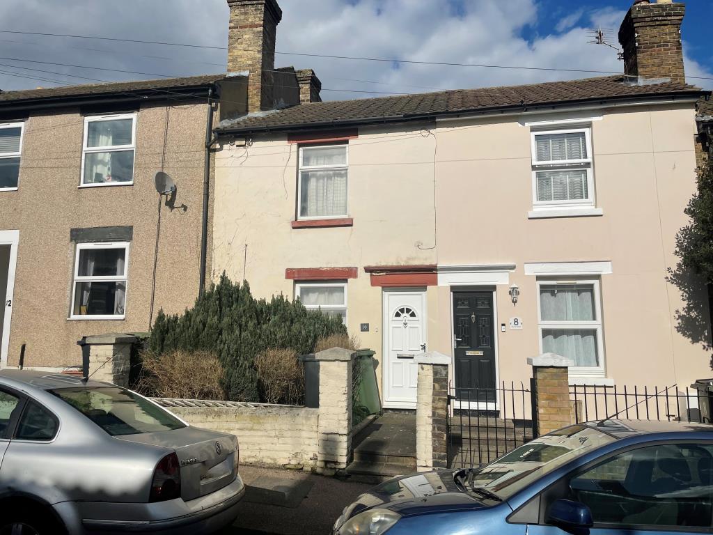 Lot: 125 - MID-TERRACE HOUSE FOR REFURBISHMENT - Front photo of mid terrace victorian style house